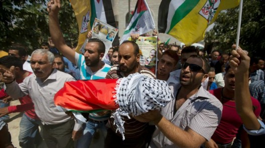 Palestinians carrying the body of Ali Dawabsheh