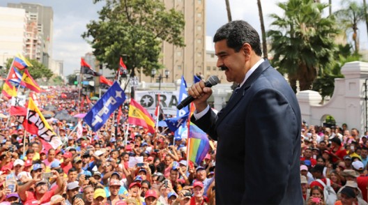 manifestazione in favore di Maduro