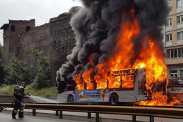 autobus brucia 2