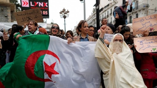 algeria: giovani donne in lotta