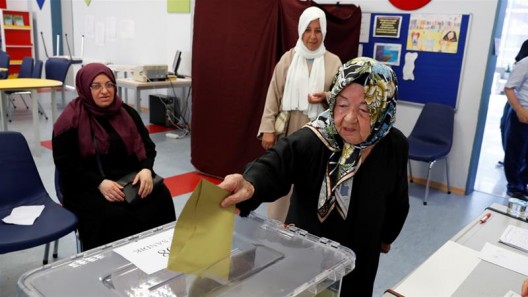 nonnina al voto a istanbul
